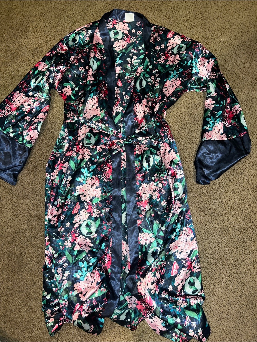 Bridgerton TV show Robe satin medium large Izzy and Liv Netflix